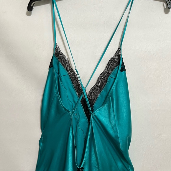 Victoria’s Secret Romper new condition. SZ M black lace a turquoise color - Picture 7 of 13